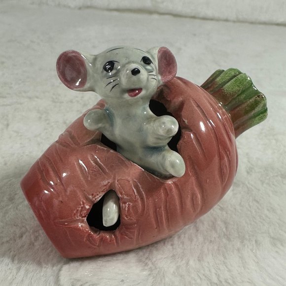 Vintage kitschy ceramic Mouse in Carrot Toothpick Holder Hand Painted 1950’s - Picture 1 of 7